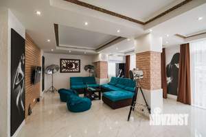 Коттедж 300м&sup2;, 3-этажный, участок 4 сот.  