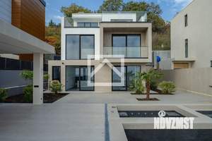 Дом 290м², 3-этажный, участок 5 сот.  