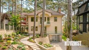 Дом 300м&sup2;, 3-этажный, участок 11 сот.  