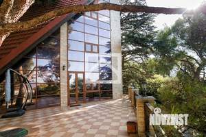 Дом 350м&sup2;, 3-этажный, участок 2 сот.  