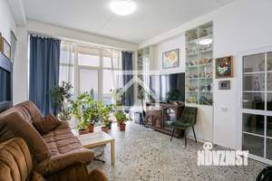 Дом 297м&sup2;, 3-этажный, участок 12 сот.  