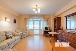 Дом 365м&sup2;, 3-этажный, участок 20 сот.  