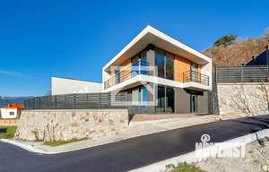 Дом 150м&sup2;, 2-этажный, участок 4 сот.  