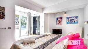 Дом 350м², 2-этажный, участок 30 сот.  
