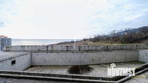 Дом 1077м&sup2;, 3-этажный, участок 13 сот.  