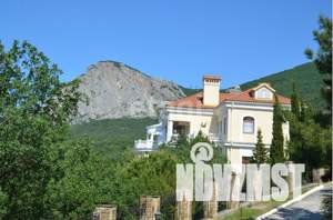 Дом 654м&sup2;, 3-этажный, участок 38 сот.  