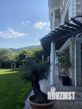 Дом 750м&sup2;, 3-этажный, участок 30 сот.  