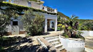 Дом 537м&sup2;, 2-этажный, участок 15 сот.  