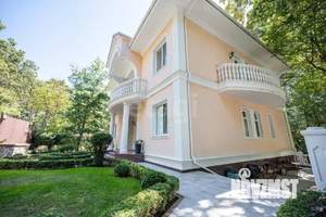 Дом 450м², 3-этажный, участок 12 сот.  