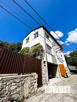 Дом 174м&sup2;, 3-этажный, участок 2 сот.  