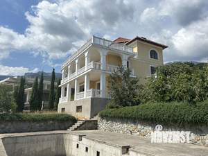 Дом 400м&sup2;, 3-этажный, участок 10 сот.  