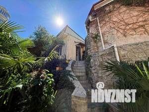 Дом 299м², 3-этажный, участок 8 сот.  