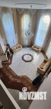 Дом 696м&sup2;, 3-этажный, участок 6 сот.  