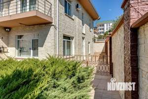 Дом 345м&sup2;, 3-этажный, участок 8 сот.  