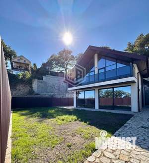 Дом 234м&sup2;, 2-этажный, участок 8 сот.  