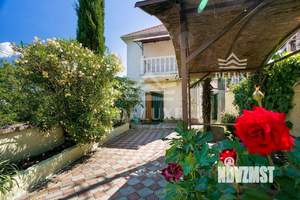 Дом 270м&sup2;, 3-этажный, участок 3 сот.  