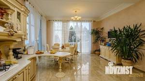 Дом 725м&sup2;, 3-этажный, участок 24 сот.  