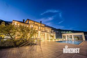 Дом 1551м&sup2;, 3-этажный, участок 48 сот.  