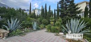 Дом 215м&sup2;, 3-этажный, участок 14 сот.  