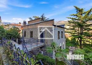 Дом 320м&sup2;, 3-этажный, участок 10 сот.  