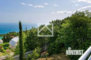 Дом 297м², 3-этажный, участок 12 сот.  