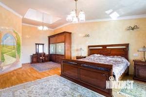 Дом 1500м², 4-этажный, участок 42 сот.  