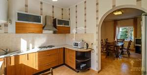 Дом 286м², 3-этажный, участок 6 сот.  