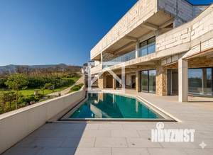 Дом 1080м&sup2;, 3-этажный, участок 14 сот.  