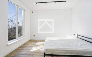 Дом 210м&sup2;, 3-этажный, участок 4 сот.  