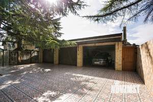 Дом 1680м&sup2;, 4-этажный, участок 32 сот.  