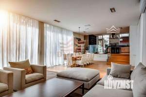 Дом 703м&sup2;, 2-этажный, участок 12 сот.  