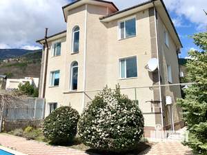 Дом 286м&sup2;, 3-этажный, участок 6 сот.  