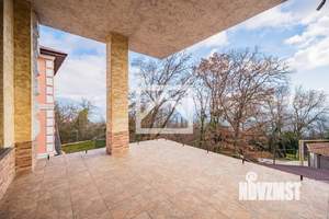 Коттедж 300м&sup2;, 3-этажный, участок 6 сот.  