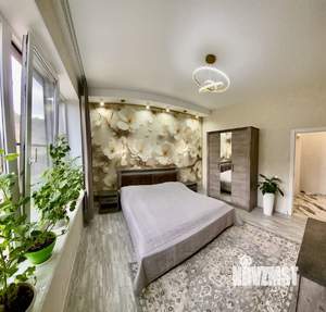 Дом 371м&sup2;, 3-этажный, участок 8 сот.  