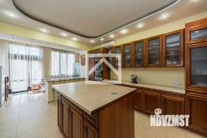 Дом 610м&sup2;, 5-этажный, участок 15 сот.  