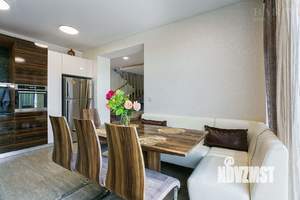 Дом 200м&sup2;, 2-этажный, участок 10 сот.  