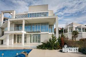 Дом 447м², 3-этажный, участок 15 сот.  