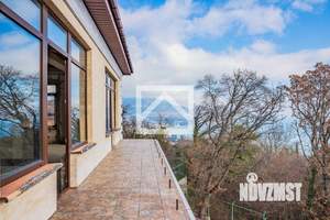 Коттедж 300м&sup2;, 3-этажный, участок 6 сот.  