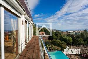 Дом 350м&sup2;, 3-этажный, участок 10 сот.  