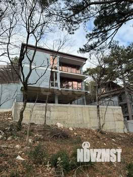 Дом 220м&sup2;, 2-этажный, участок 3 сот.  