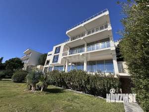 Дом 636м&sup2;, 3-этажный, участок 10 сот.  