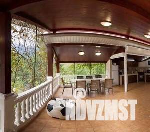 Дом 230м&sup2;, 3-этажный, участок 22 сот.  