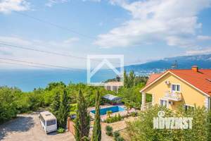 Дом 515м&sup2;, 3-этажный, участок 30 сот.  