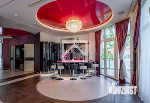 Дом 1307м&sup2;, 4-этажный, участок 50 сот.  