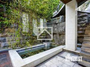 Дом 320м&sup2;, 3-этажный, участок 10 сот.  