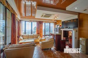 Дом 285м&sup2;, 3-этажный, участок 9 сот.  