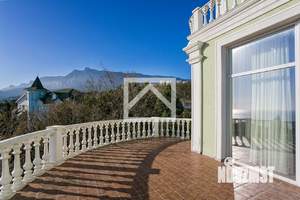 Дом 770м&sup2;, 3-этажный, участок 16 сот.  