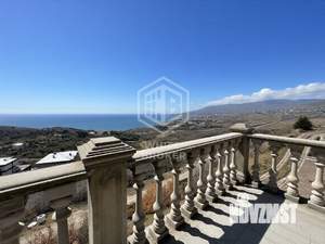 Дом 900м&sup2;, 4-этажный, участок 20 сот.  