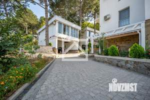 Дом 905м&sup2;, 3-этажный, участок 30 сот.  