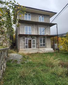 Дом 150м&sup2;, 3-этажный, участок 4 сот.  